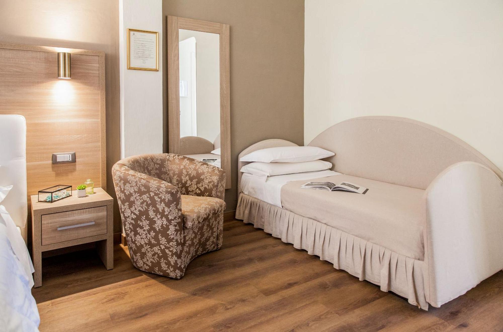 Hotel Tina Diano Marina Bagian luar foto
