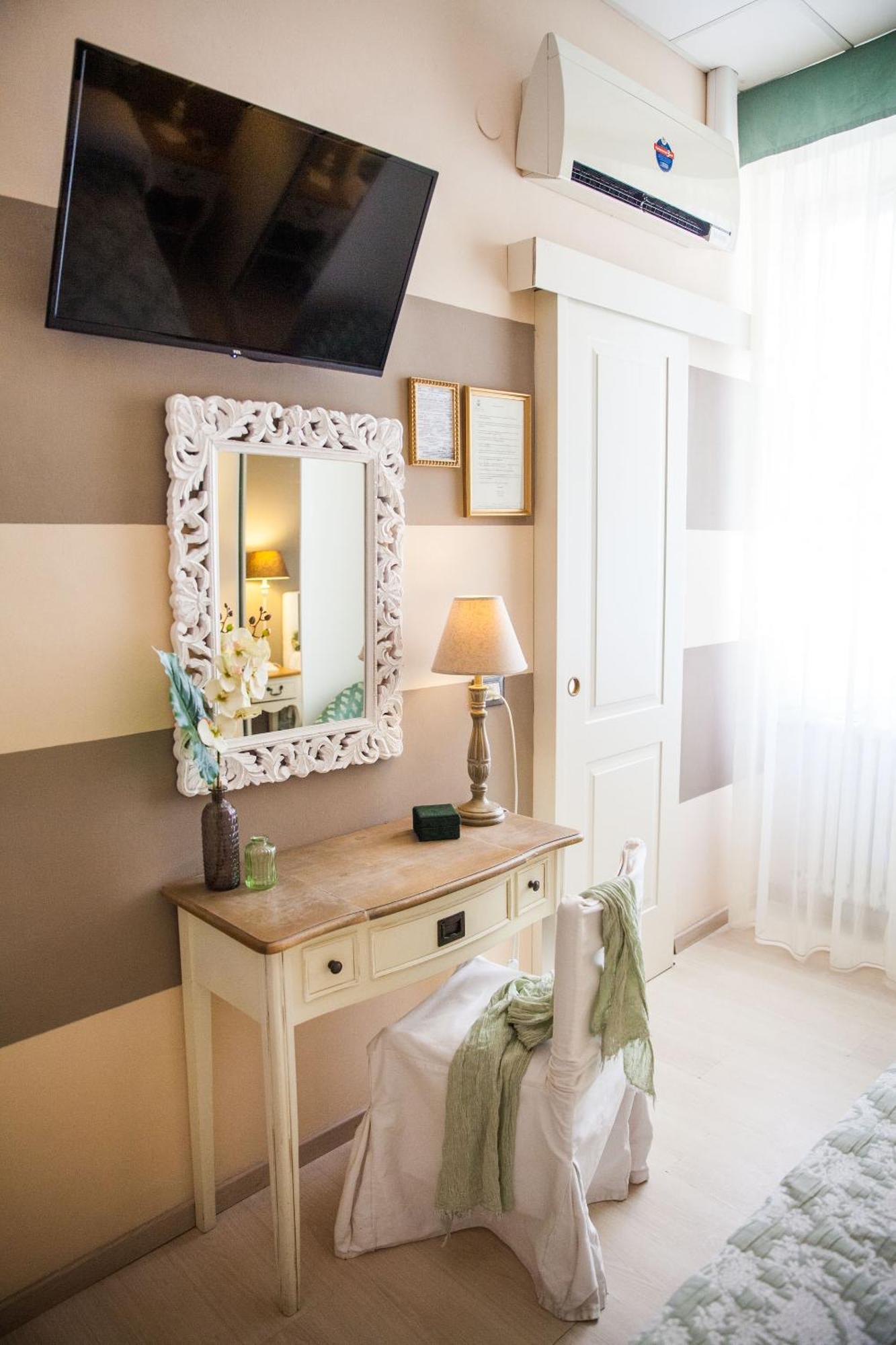 Hotel Tina Diano Marina Bagian luar foto