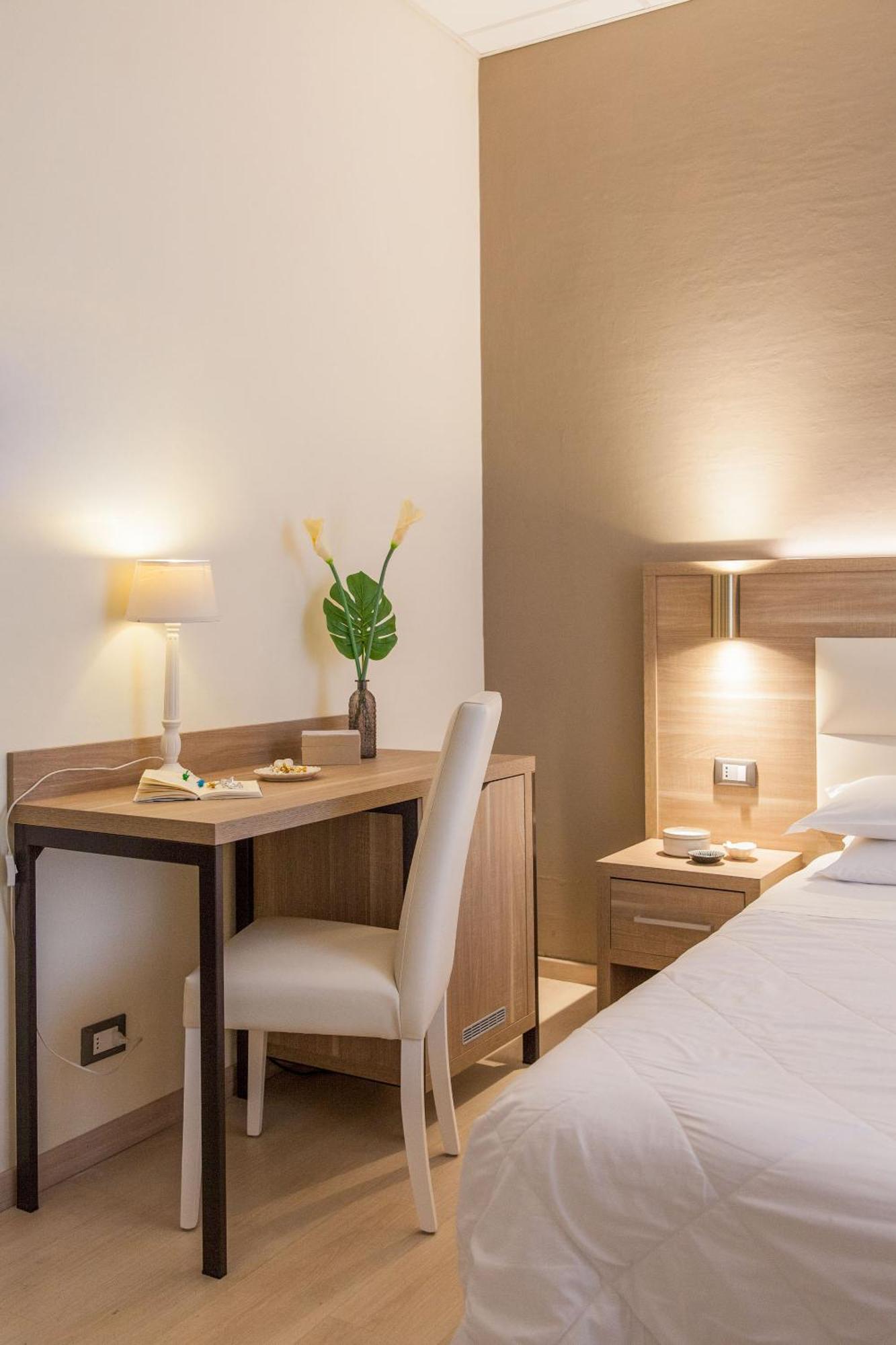 Hotel Tina Diano Marina Bagian luar foto