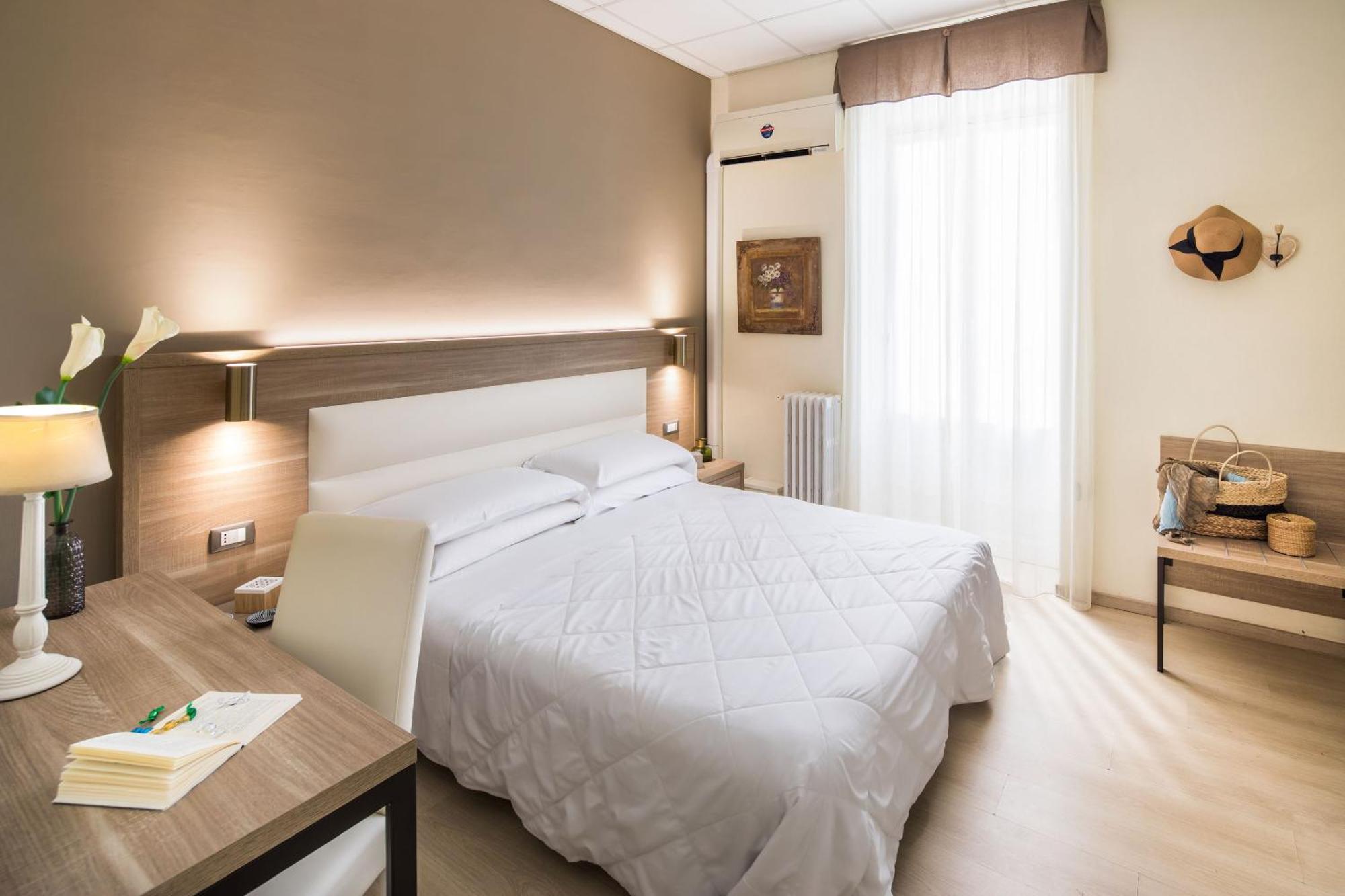 Hotel Tina Diano Marina Bagian luar foto