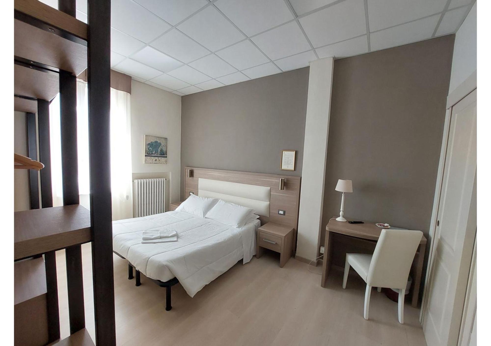 Hotel Tina Diano Marina Bagian luar foto