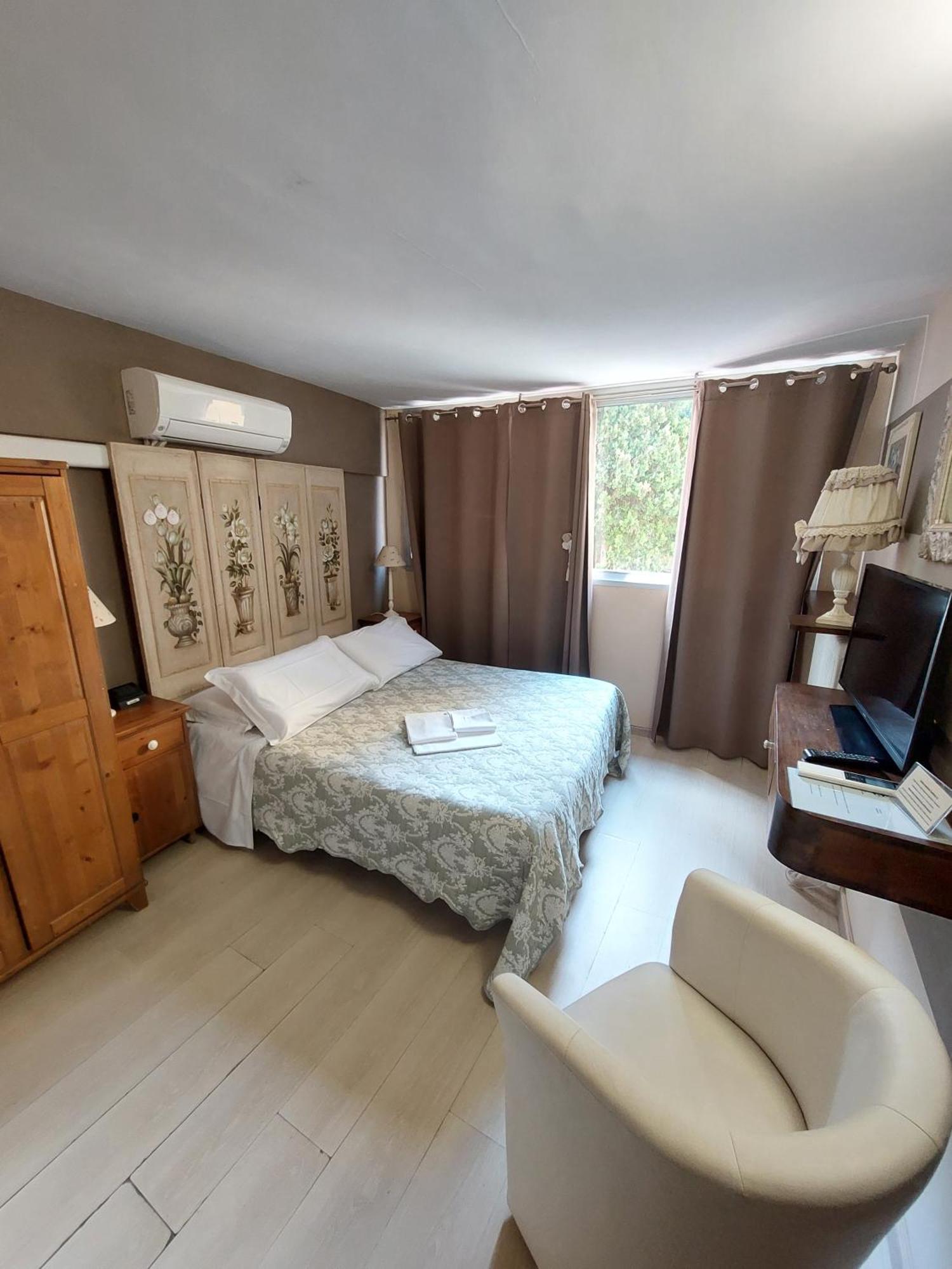 Hotel Tina Diano Marina Bagian luar foto