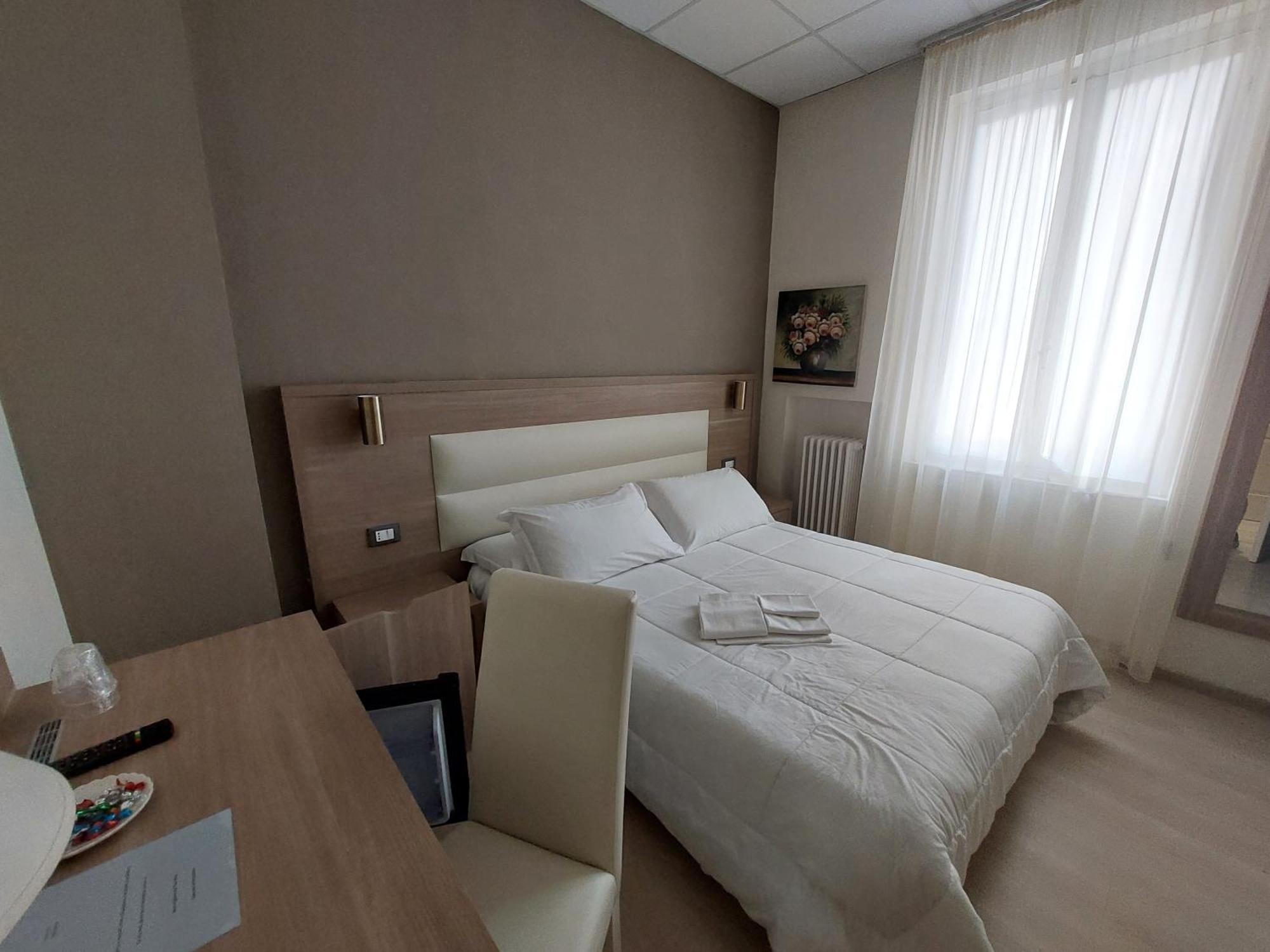 Hotel Tina Diano Marina Bagian luar foto