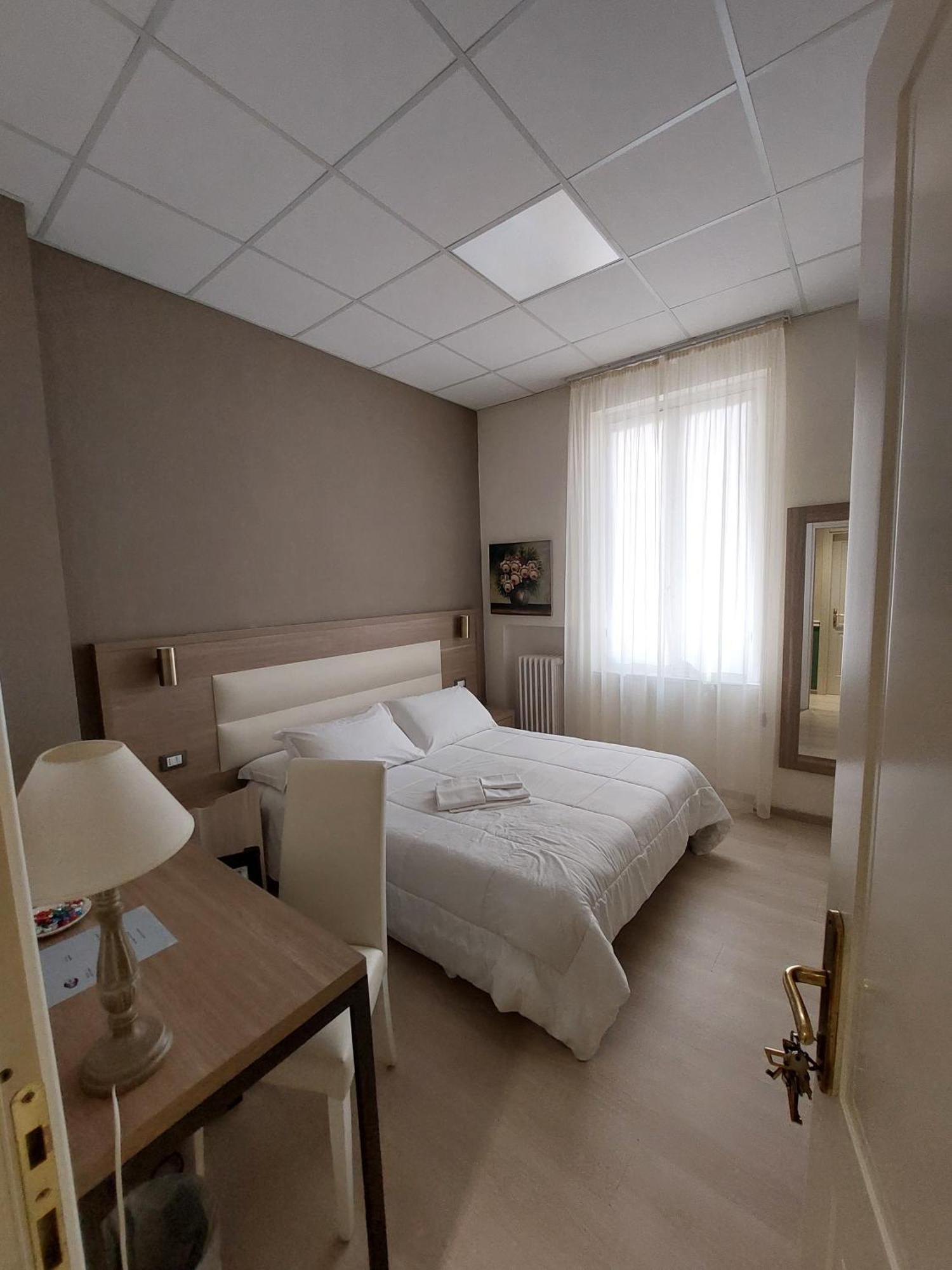 Hotel Tina Diano Marina Bagian luar foto