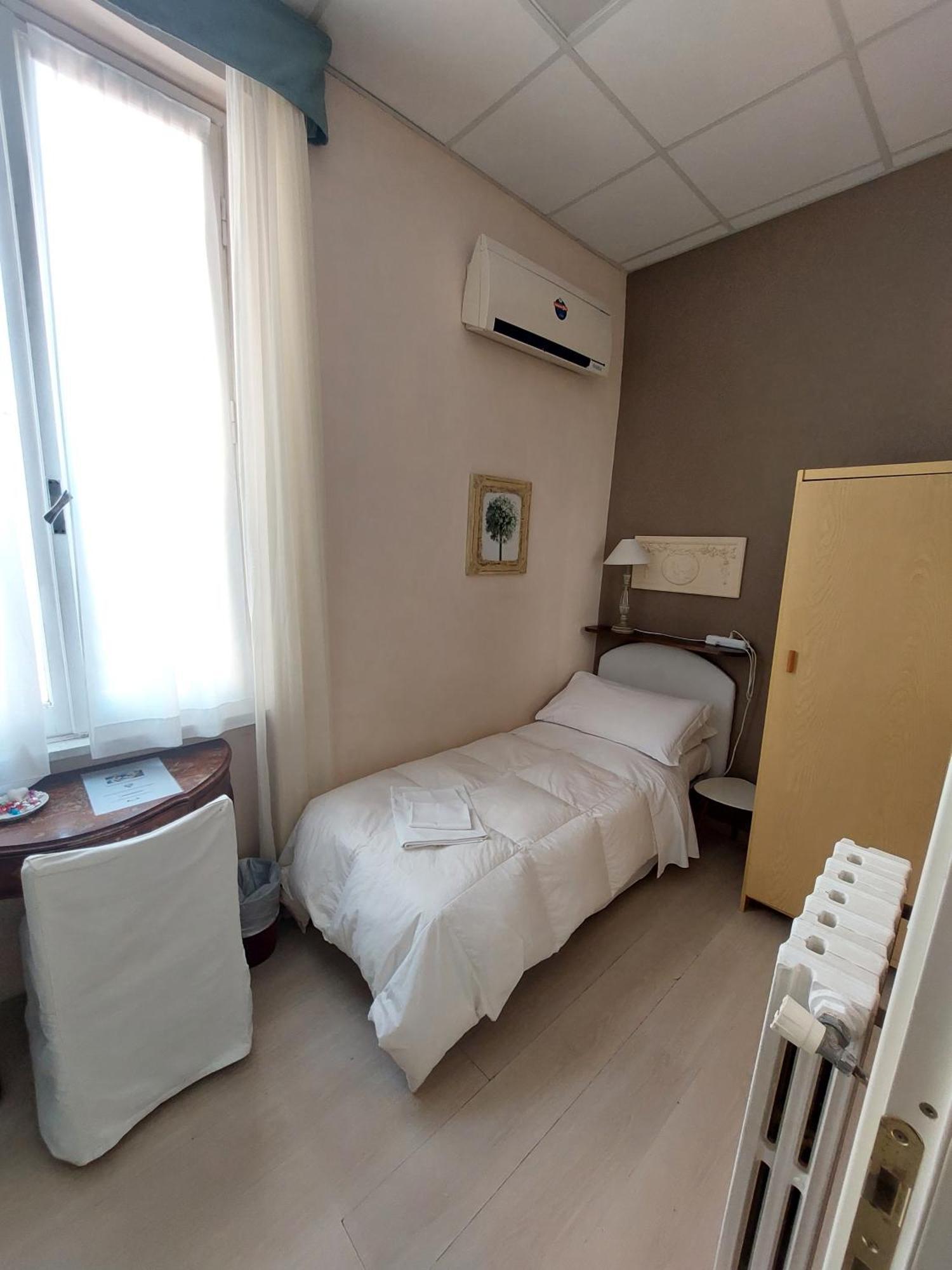 Hotel Tina Diano Marina Bagian luar foto