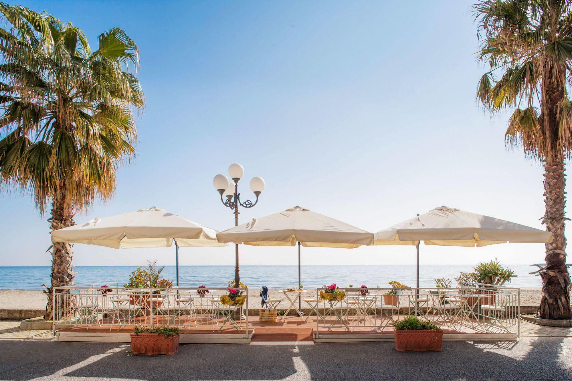 Hotel Tina Diano Marina Bagian luar foto